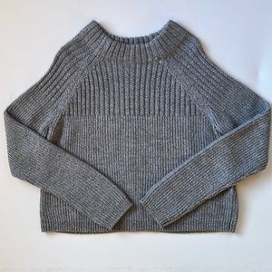 🩶Banana Republic cropped crewneck sweater 🩶